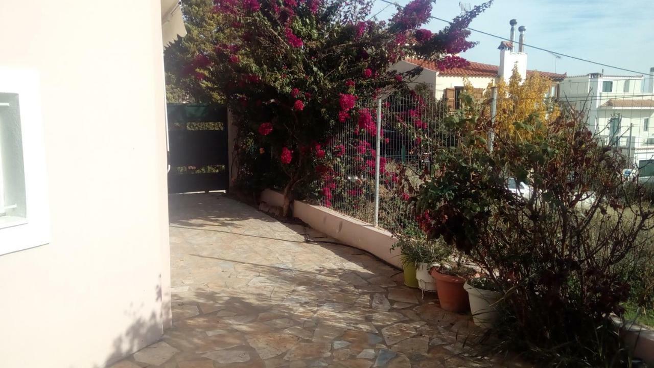 Airport Family House Appartamento Artemida  Esterno foto